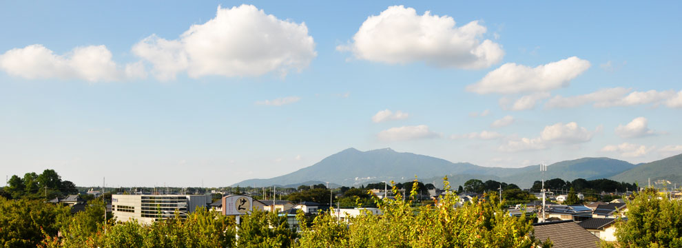 茨城県つくば市のとんぼらいふ施設の屋上からの筑波山